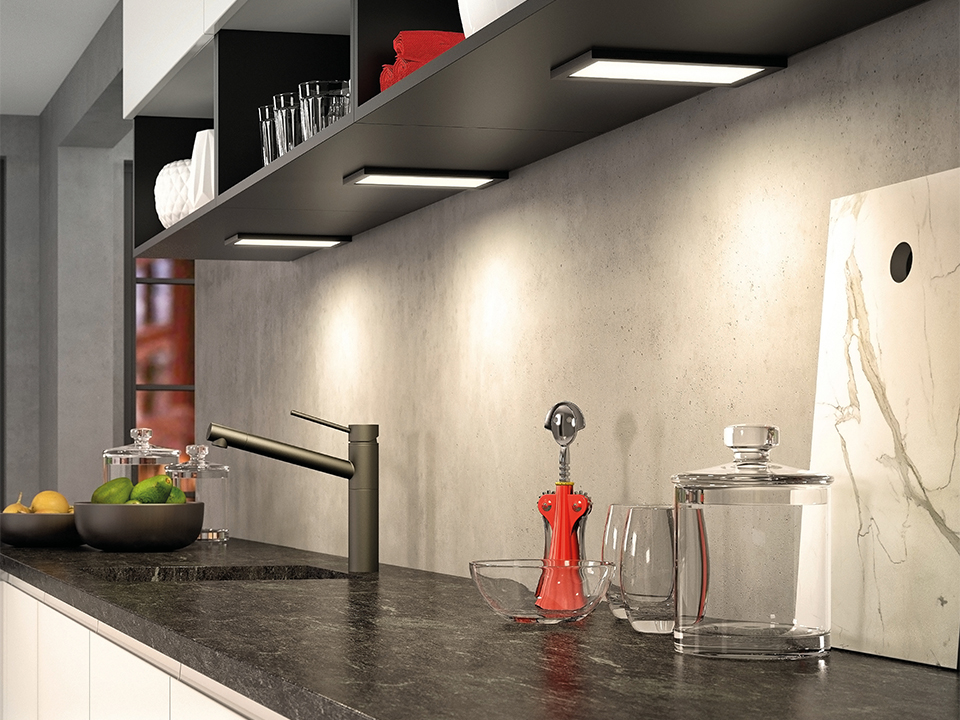 Elegante en stijlvolle LED-armaturen zorgen voor een heldere verlichting van keukenwerkbladen